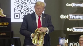 Milyonlarca dolar ödemeye mahkum olan Trump, ayakkabı satışına başladı