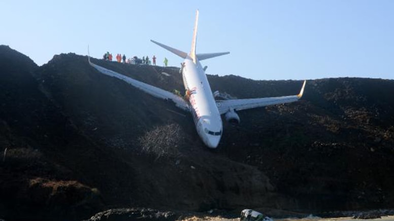 Pistten çıkan uçağın pilotları birbirini suçladı: Tehlikeli işler yapıyorsun