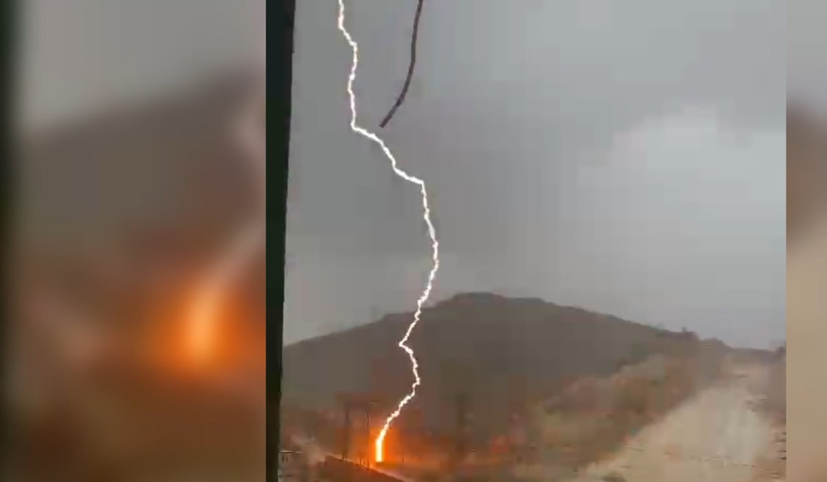 Yağmur videosu çekerken yıldırım düşme anı kaydetti