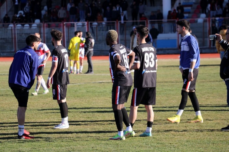 Yattara'nın forma giydiği amatör maçta hakeme yumruk