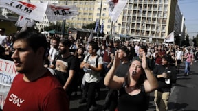 Yunanistan'da öğrenciler yeniden sokağa çıktı