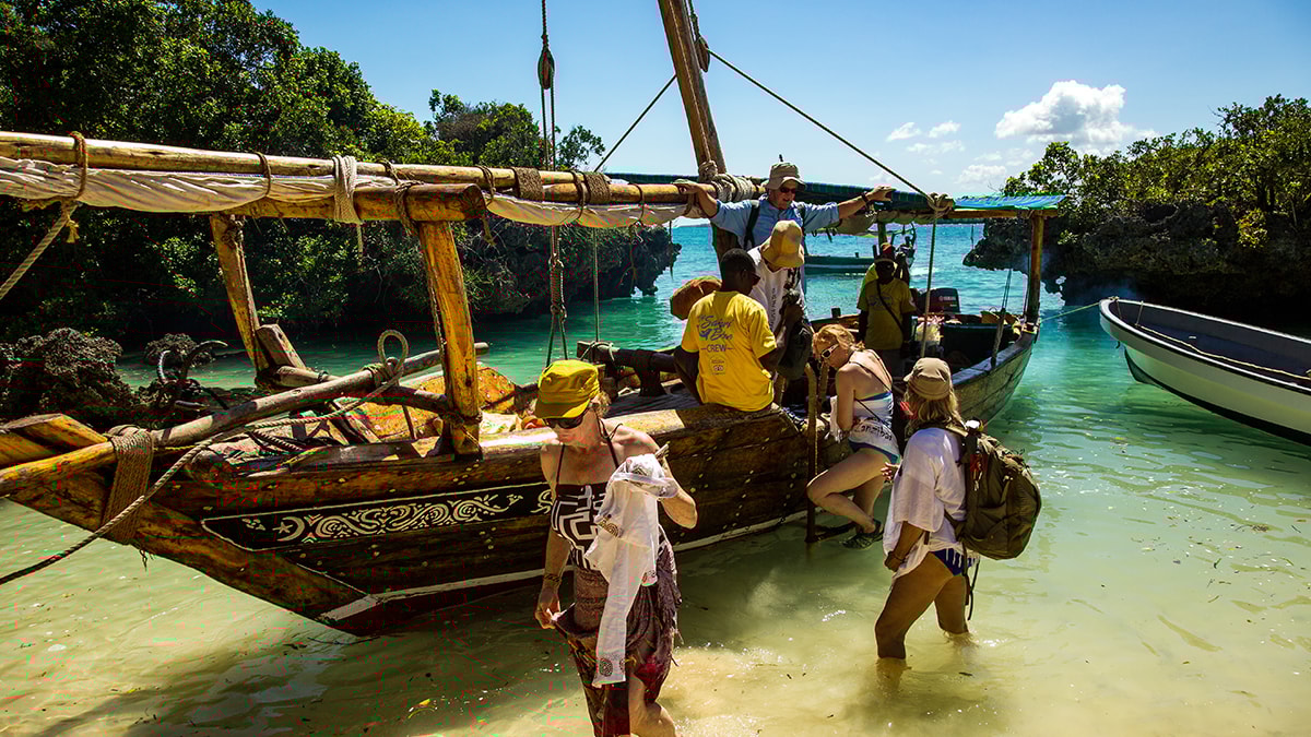 Zanzibar’da bira krizi: Turizm bakanı istifa etti