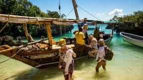 Zanzibar’da bira krizi: Turizm bakanı istifa etti