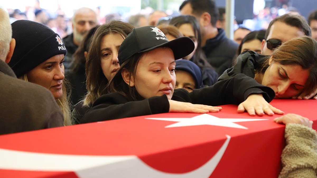 Şehit polis Fırat Der toprağa verildi