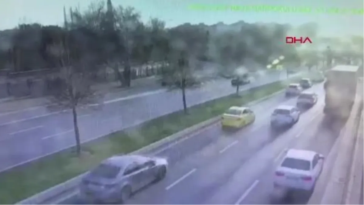 TIR'ın otomobilin üzerine devrilmesiyle 4 kişi ölmüştü... Kaza kamerada