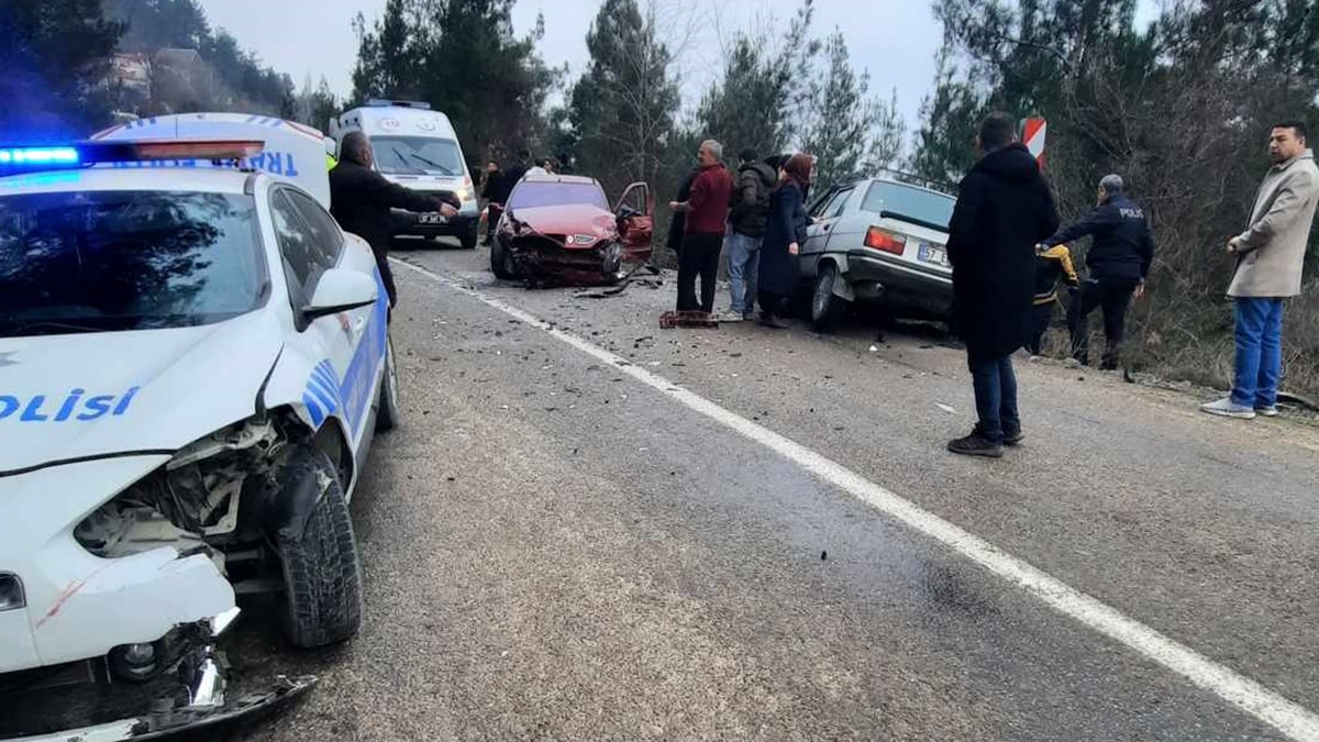 Çevirmeden kaçan alkollü sürücü polis aracına çarptı