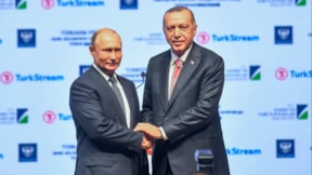 Putin'in seçim zaferi liderleri ikiye böldü