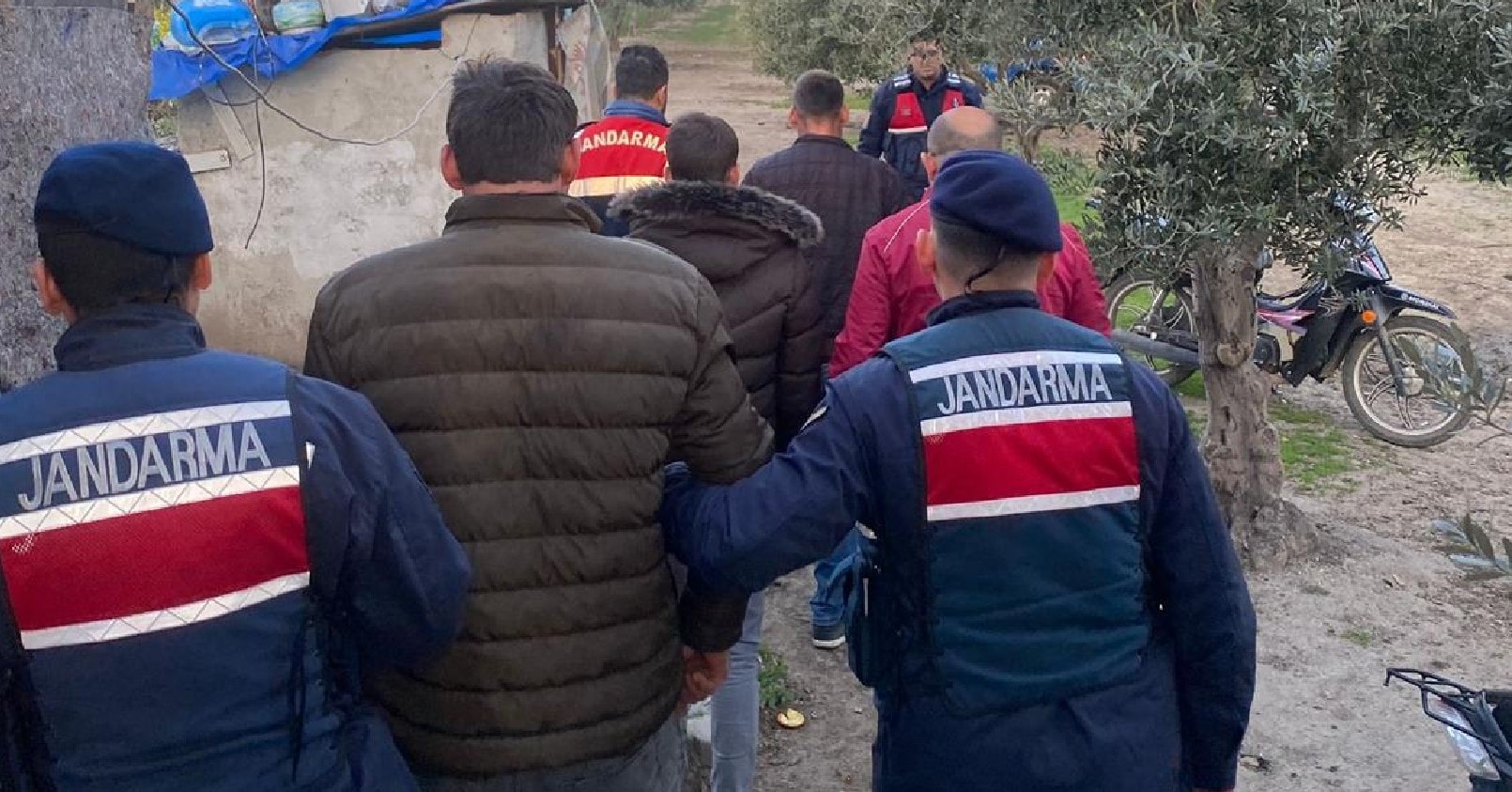 İki şehirde terör operasyonu... 16 gözaltı