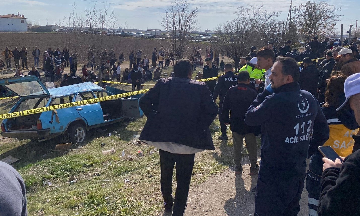 Konya'da can pazarı... Otobüs durağına araç girdi: 4 ölü 5 yaralı