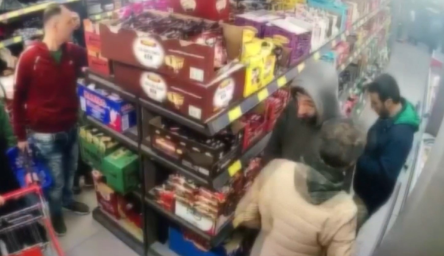 Marketteki uyuşturucu alışverişi kameralara takıldı