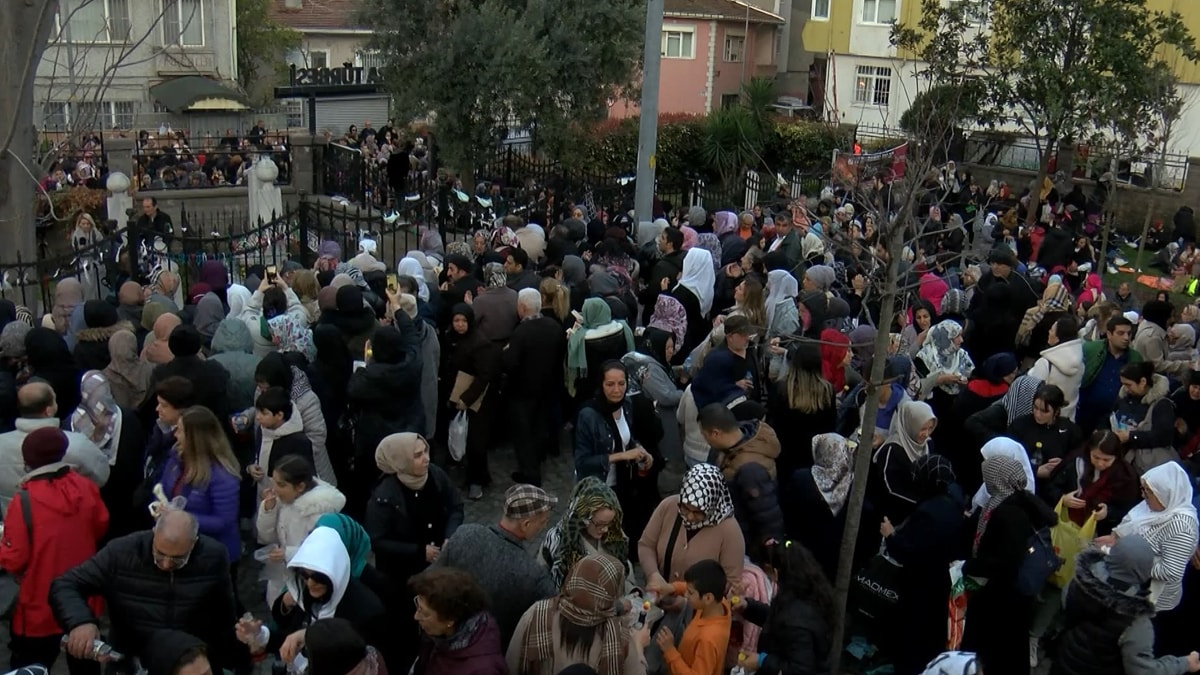 Ramazan ayının ilk gününde Oruç Baba Türbesi'nde yoğunluk