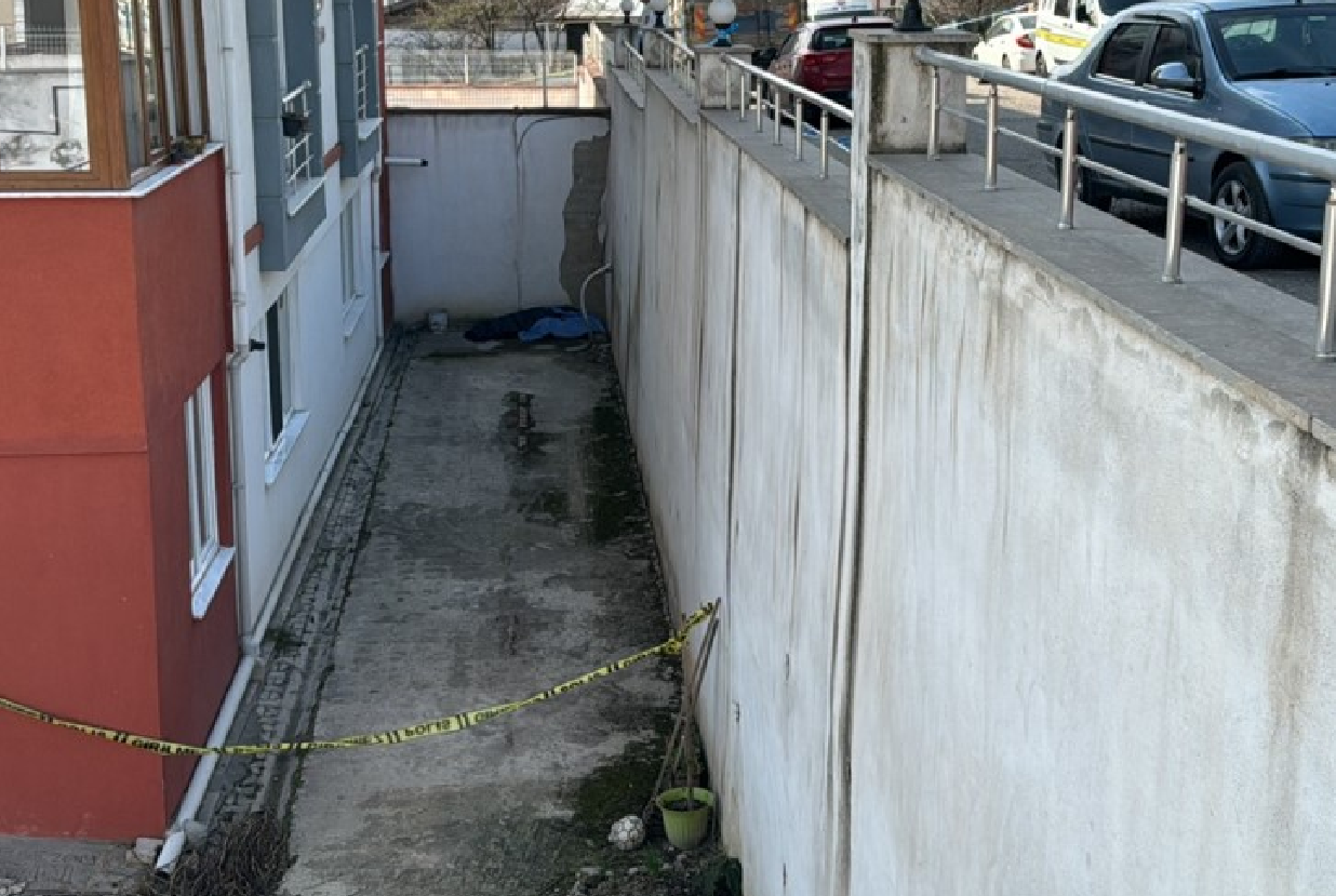 Hande duvar dibinde ölü bulunmuştu... Otopsi tamamlandı