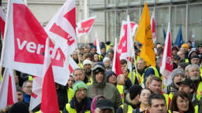 Almanya'da ulaştırma sektörü işçileri grevde: Milyonları etkiliyor