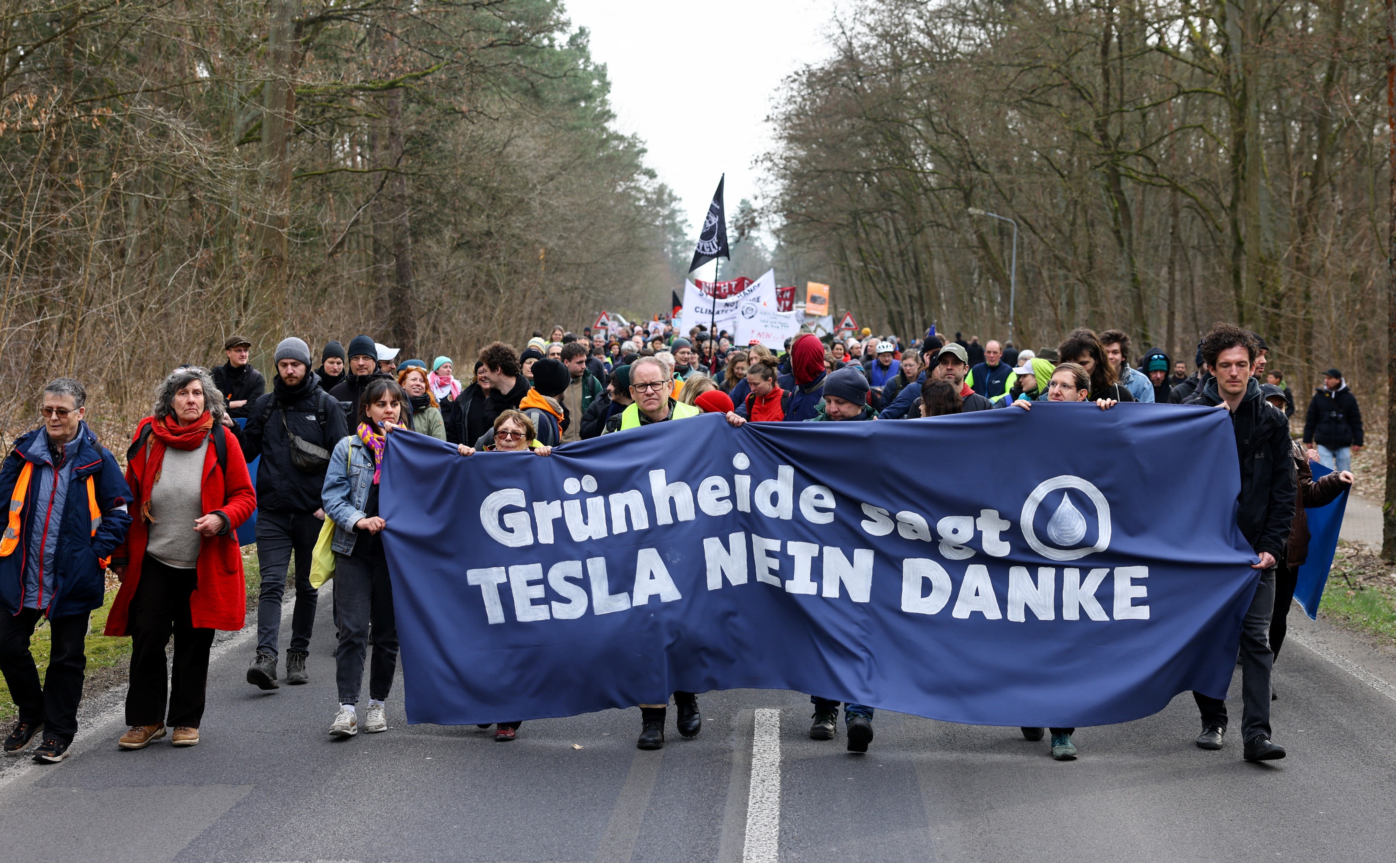 Almanya'da Tesla protestosu