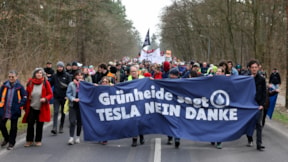 Almanya'da Tesla protestosu