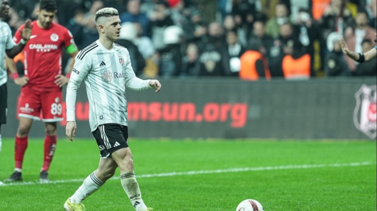 Mert Günok Beşiktaş'a penaltı kazandırdı Milot Rashica inanılmaz bir hata yaptı