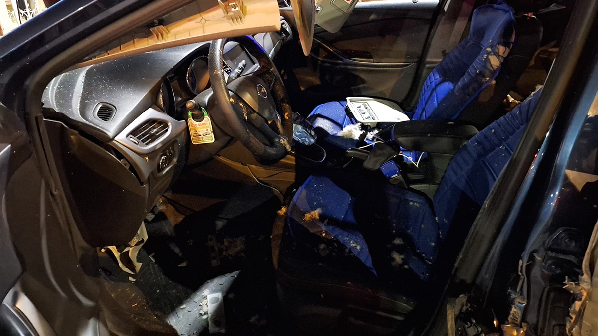 Otomobilde patlama oldu, sürücü yaralandı