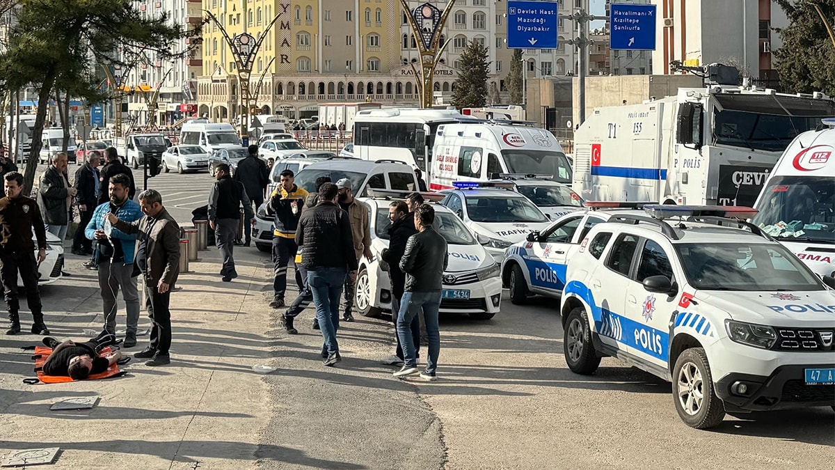 Mardin’de adliye önünde kavga: 1’i polis 9 yaralı