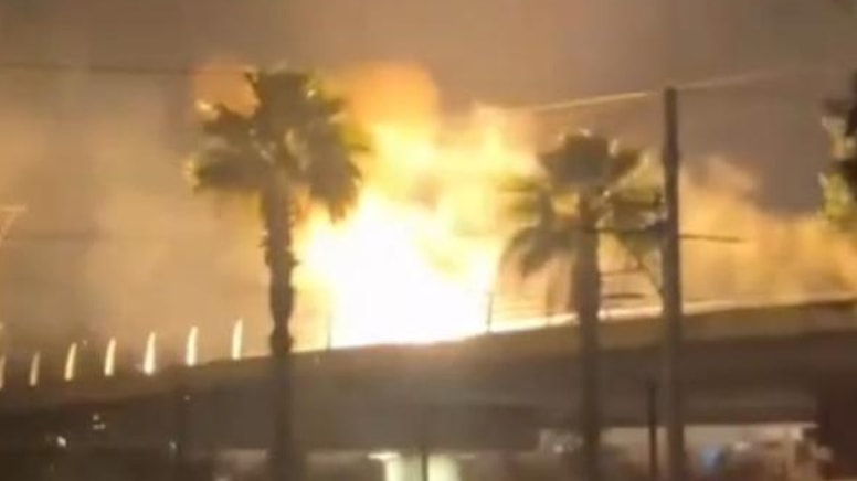 Tramvay hattına yıldırım düştü