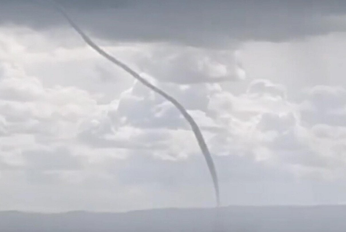 Çanakkale'de dolu etkili oldu, hortum oluştu