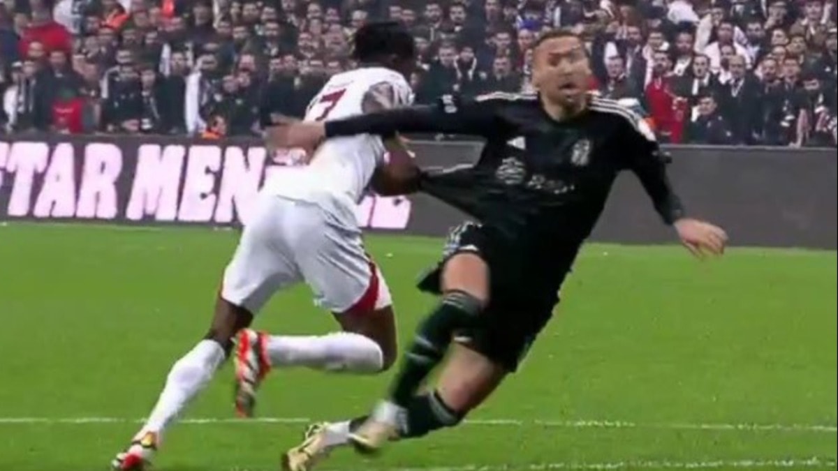 Beşiktaş-Galatasaray derbisinde penaltı tartışması