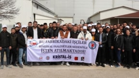 Amasya'da işten çıkarıldıklarını iddia eden işçiler eylemde