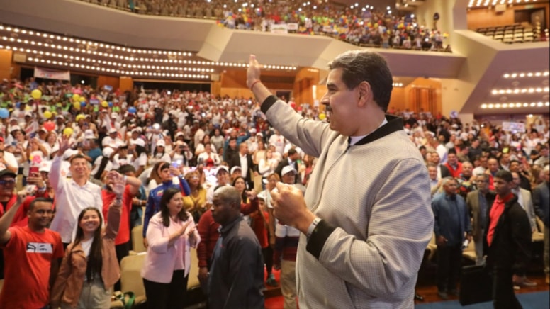 Maduro yeniden aday oldu