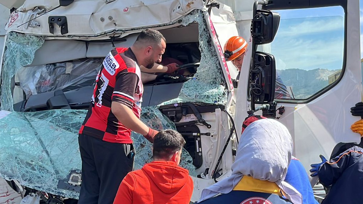 Emniyet şeridinde feci kaza