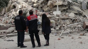 Depremde 82 kişiye mezar oldu...  Müteahhit ve mühendisi birbirini suçladı