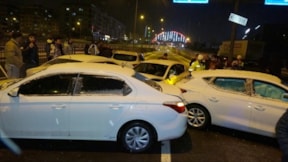 Erzurum'da zincirleme kaza: Onlarca araç birbirine girdi