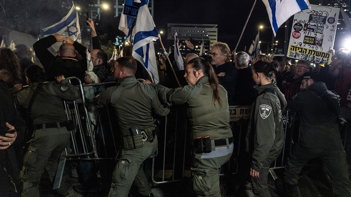 İsrailliler sokaklara çıktı: Polisten sert müdahale