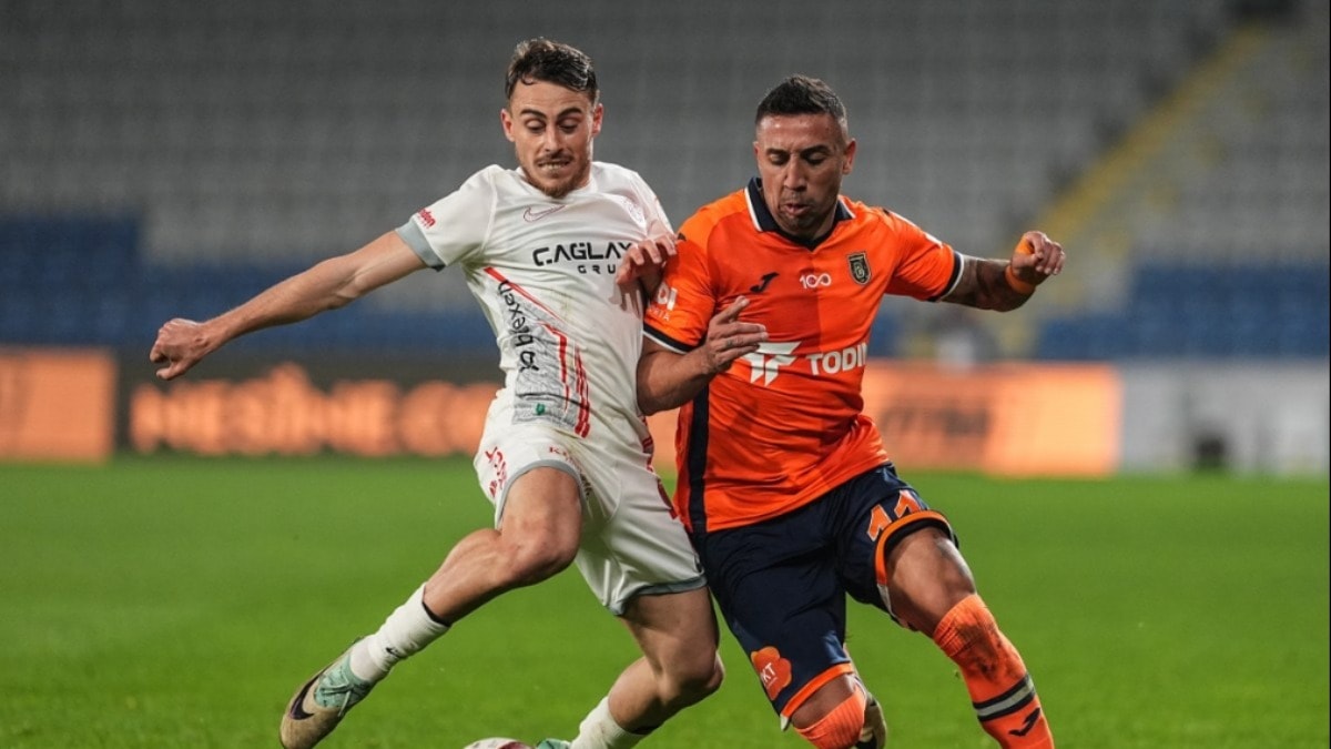 Başakşehir, Antalyaspor'u 90+1'de yıktı