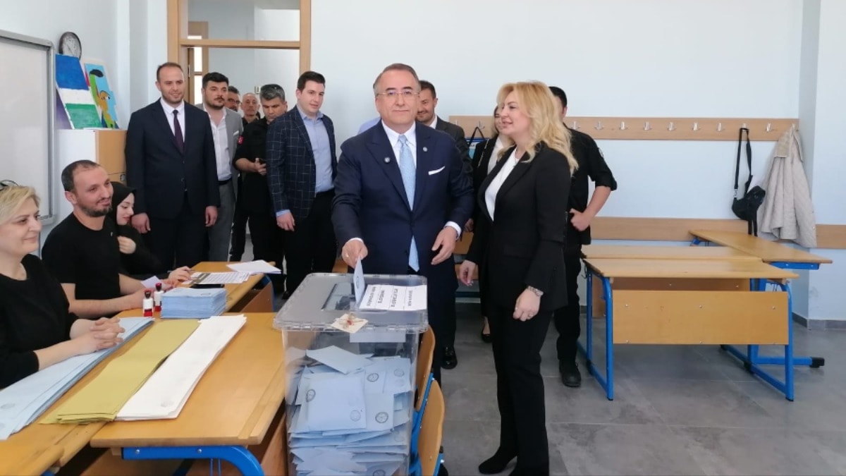 Cengiz Topel Yıldırım oyunu kullandı