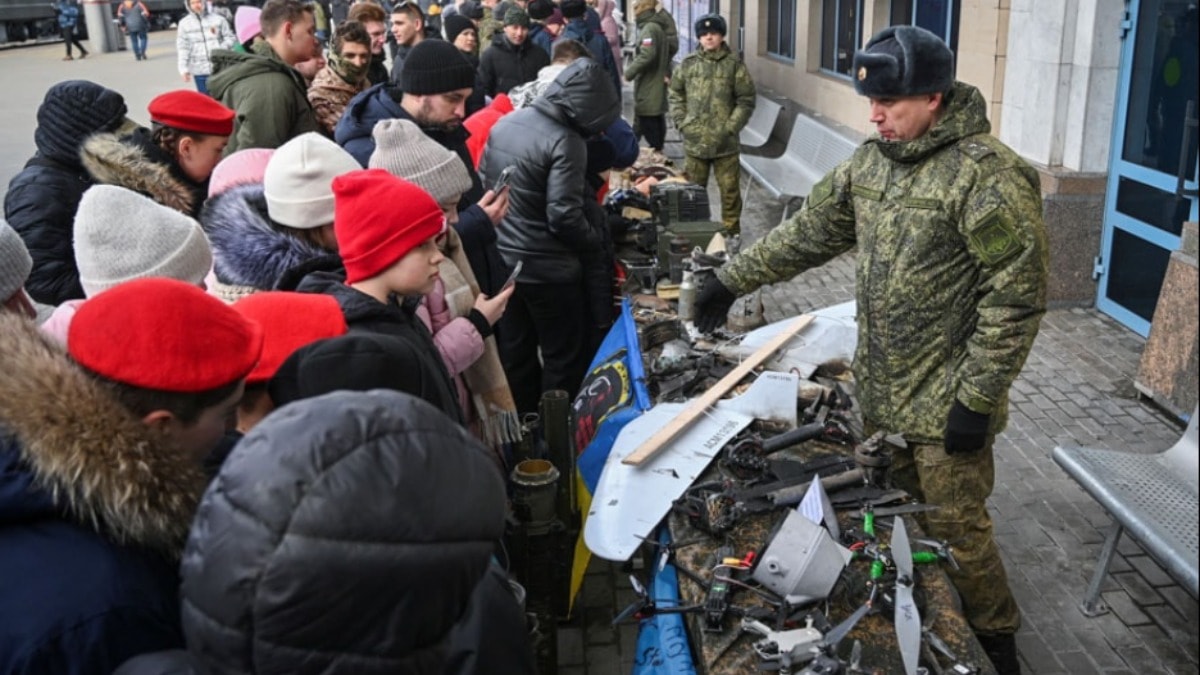 Rusya'dan savaş propagandası: Gezici sergi yaptılar
