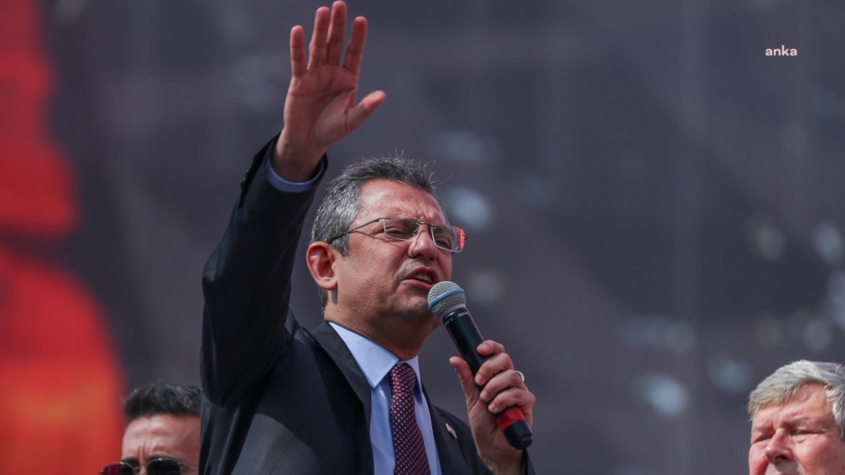 Özel'den Bahçeli'ye: Dün tükürdüğü yüzü bugün...