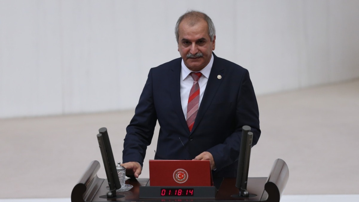 Eski vekili kardeşi bıçakladı! Ağır yaralı