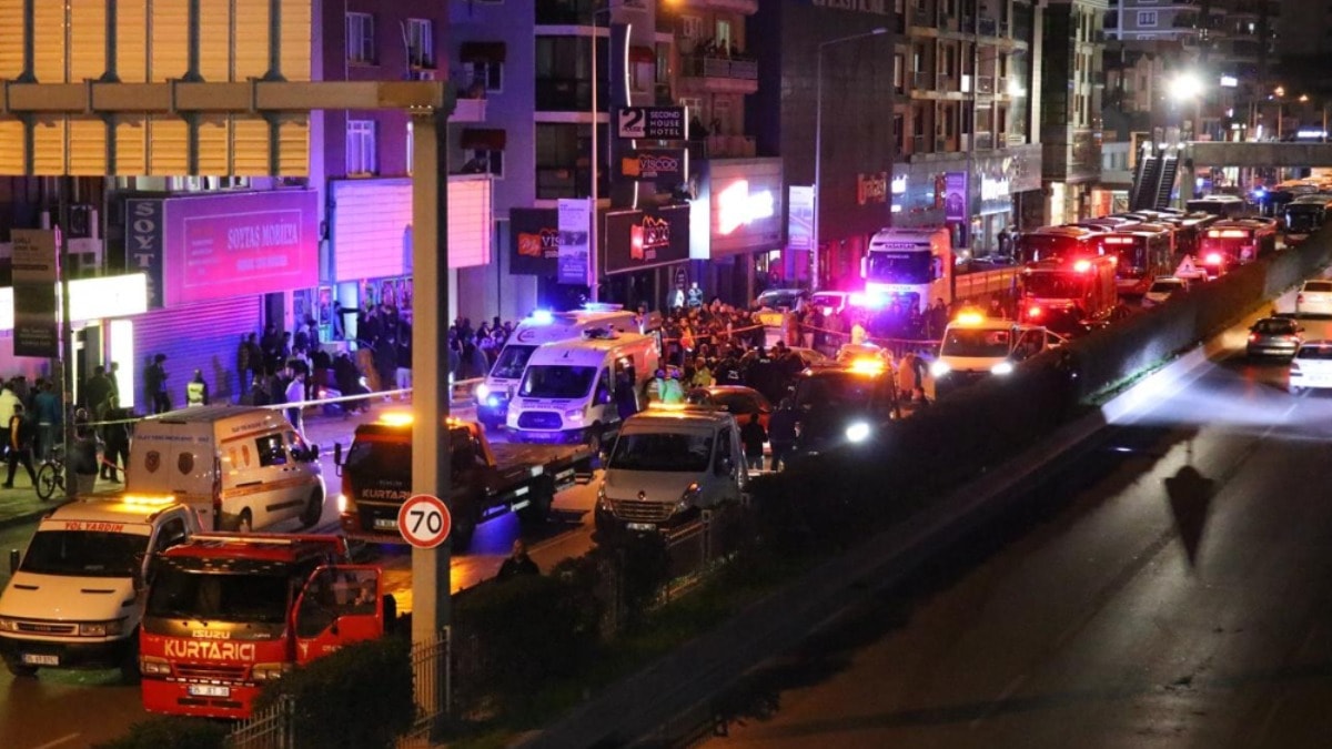 İzmir'de kaza yapanlara başka bir araç çarptı: 2 can kaybı