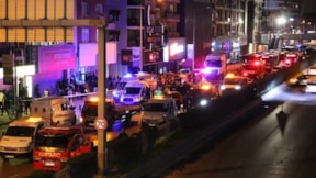 İzmir'de kaza yapanlara başka bir araç çarptı: 2 can kaybı