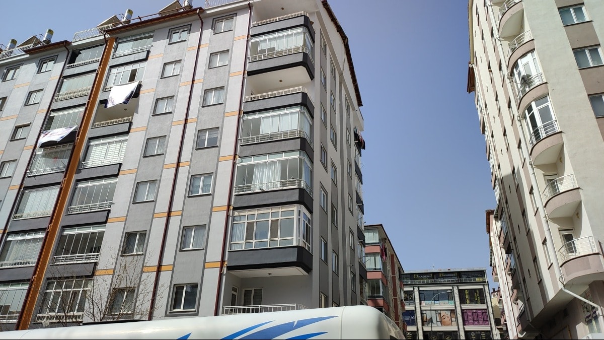 Konya'da evinin balkonundan düşen kadın öldü