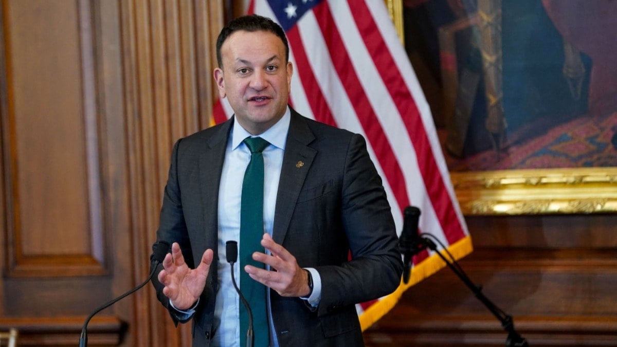 İrlanda'nın ilk eşcinsel başbakanı istifa etti