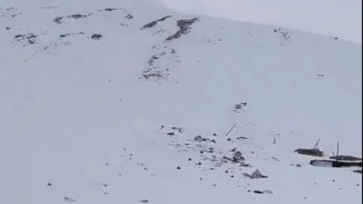 Rize'de yaylada çığ düştü...