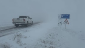 Ardahan-Artvin kara yolu çığ sebebiyle kapandı