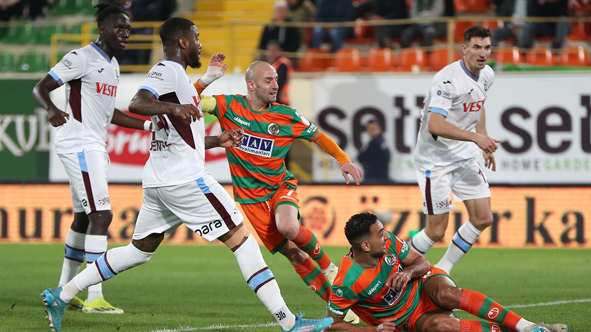 Alanyaspor Trabzonspor'un serisine son verdi