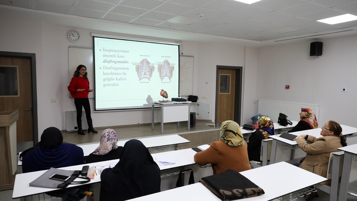 'Öğrenmenin yaşı olmaz' diyerek 60 yaşında üniversiteli oldular