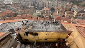 İstanbul'da korkutan yangın: 4 ev yandı, 1 yaralı