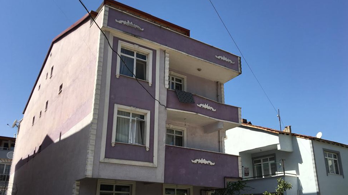 1,5 yaşındaki çocuk balkondan düşerek ağır yaralandı