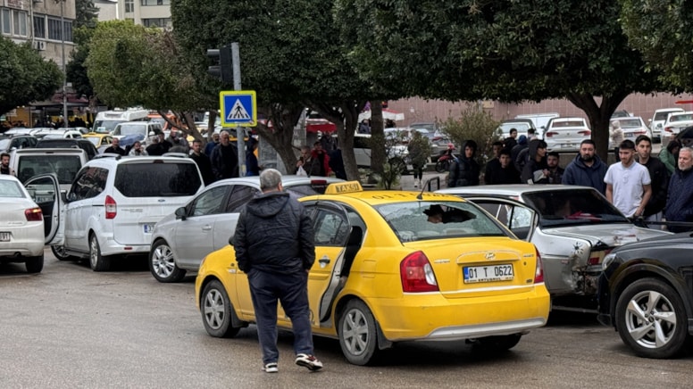 Adana'da taksiye silahlı saldırı: Yolcu yaralı