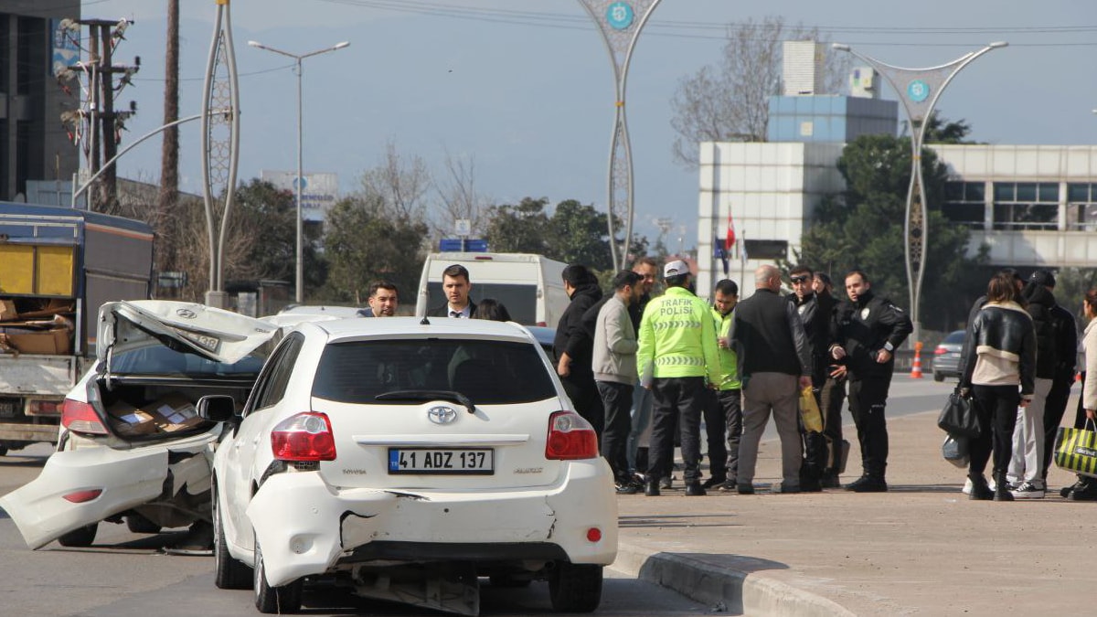 Kocaeli'de zincirleme kaza: 5 yaralı