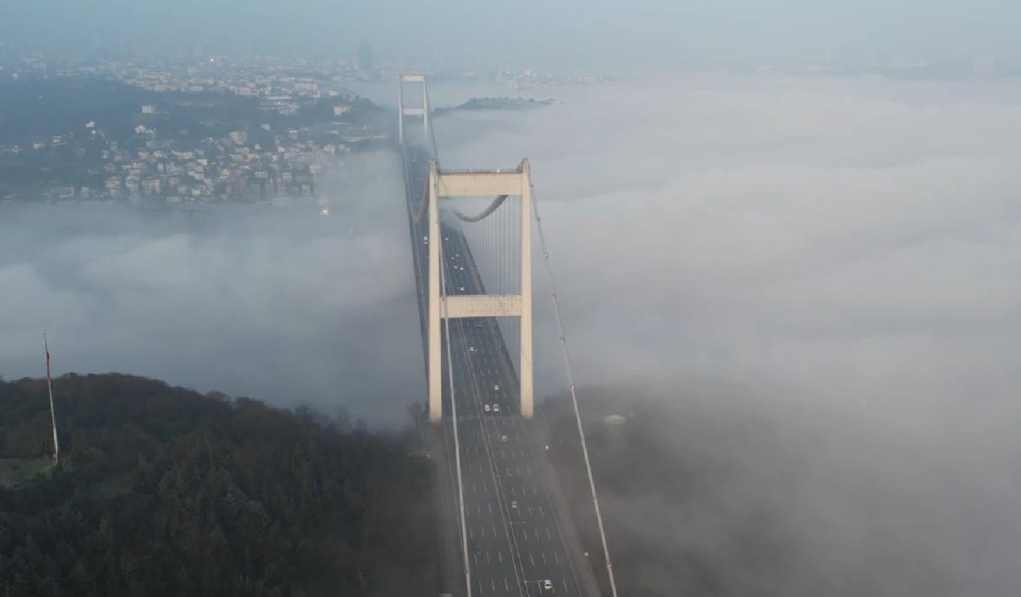İstanbul Boğazı'nda gemi trafiğine sis engeli