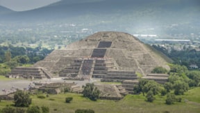 Gizemli piramitlere yılda 2 milyona yakın ziyaret...